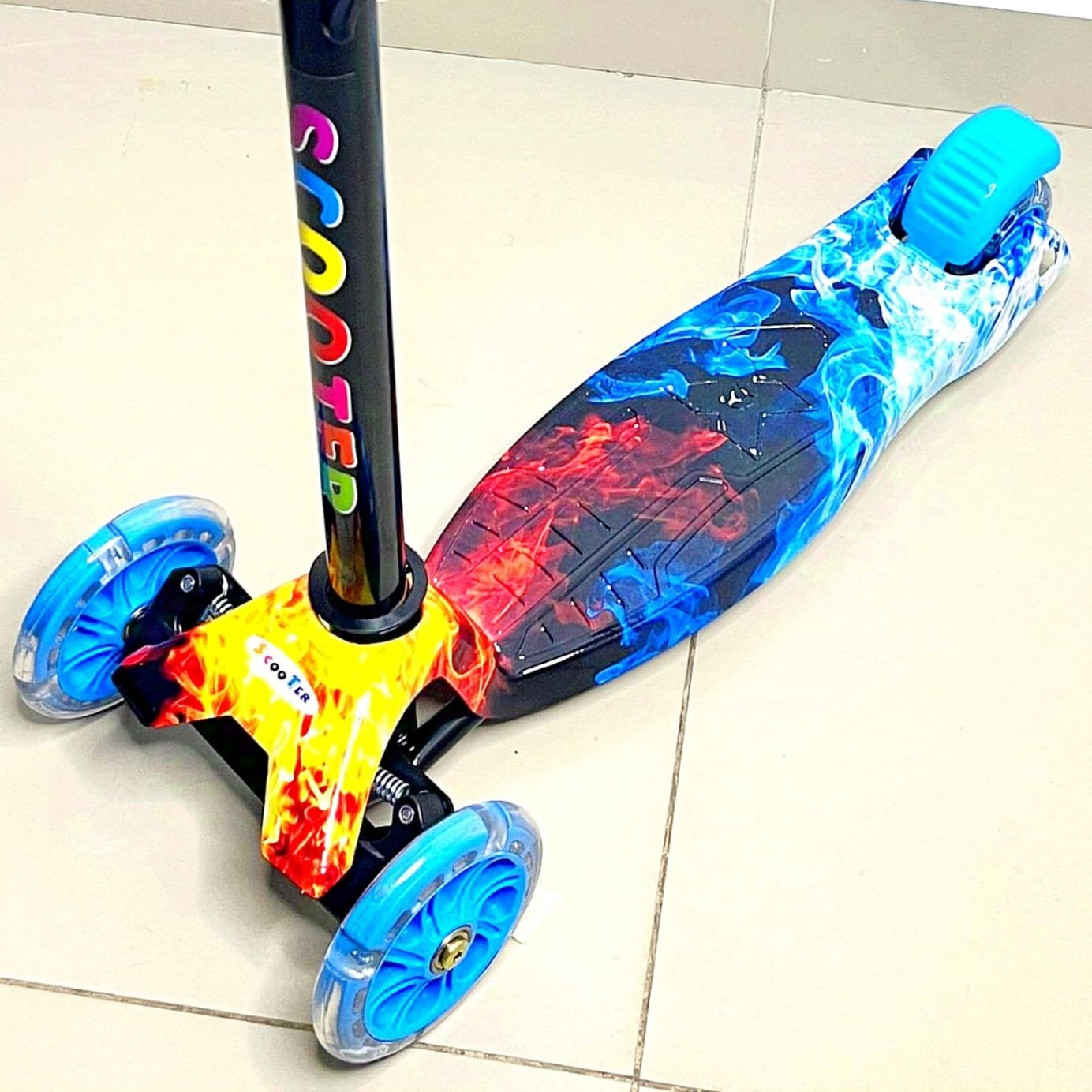 PATINETA SCOOTER ESTAMPADA  CON LUCES EN LAS RUEDAS