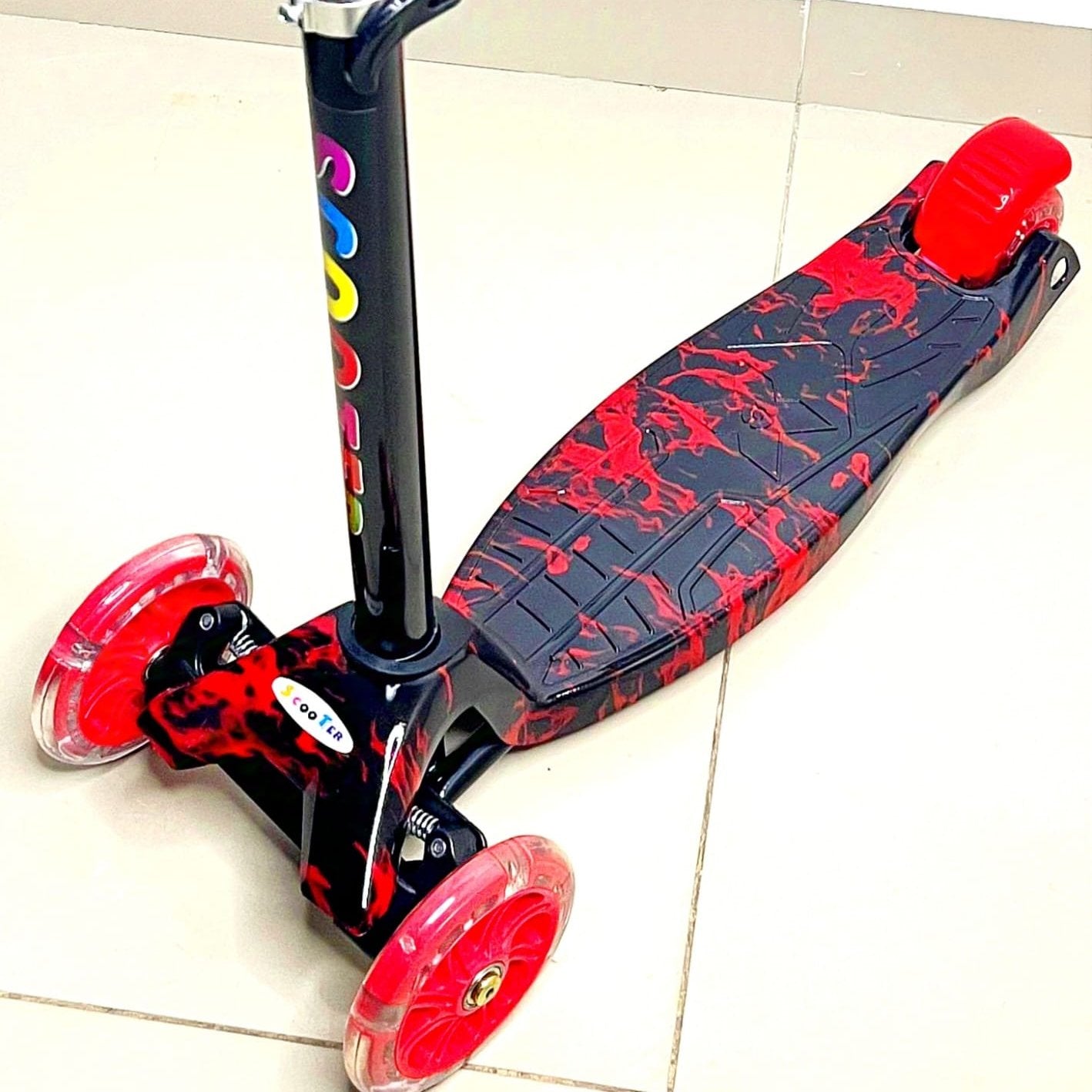 PATINETA SCOOTER ESTAMPADA  CON LUCES EN LAS RUEDAS