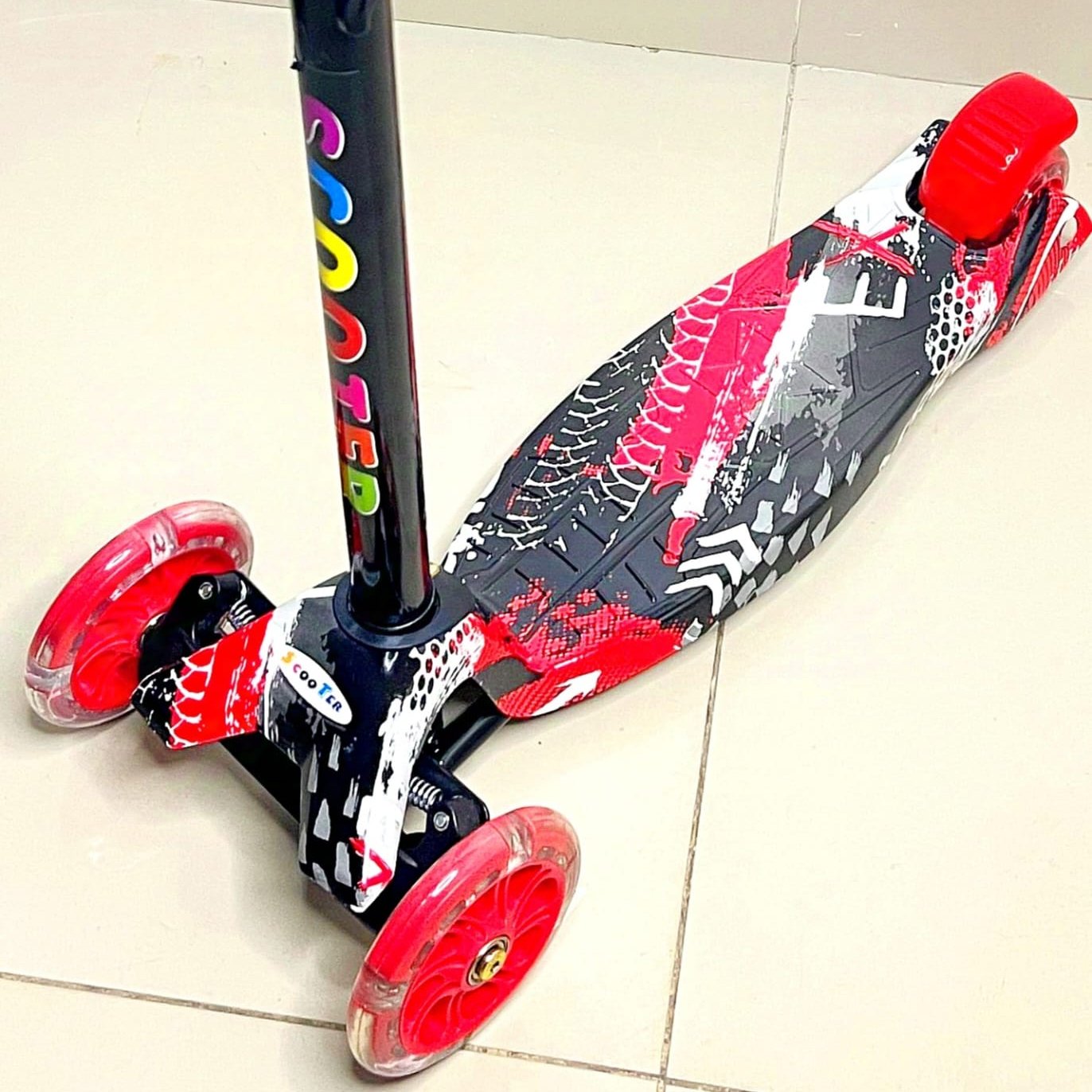 PATINETA SCOOTER ESTAMPADA  CON LUCES EN LAS RUEDAS