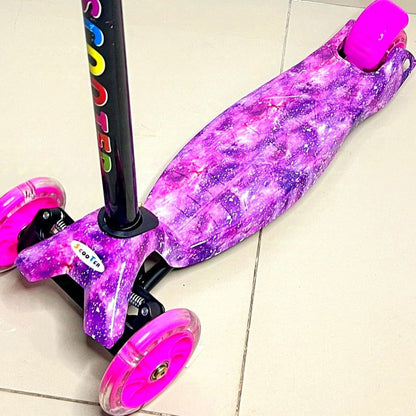 PATINETA SCOOTER ESTAMPADA  CON LUCES EN LAS RUEDAS