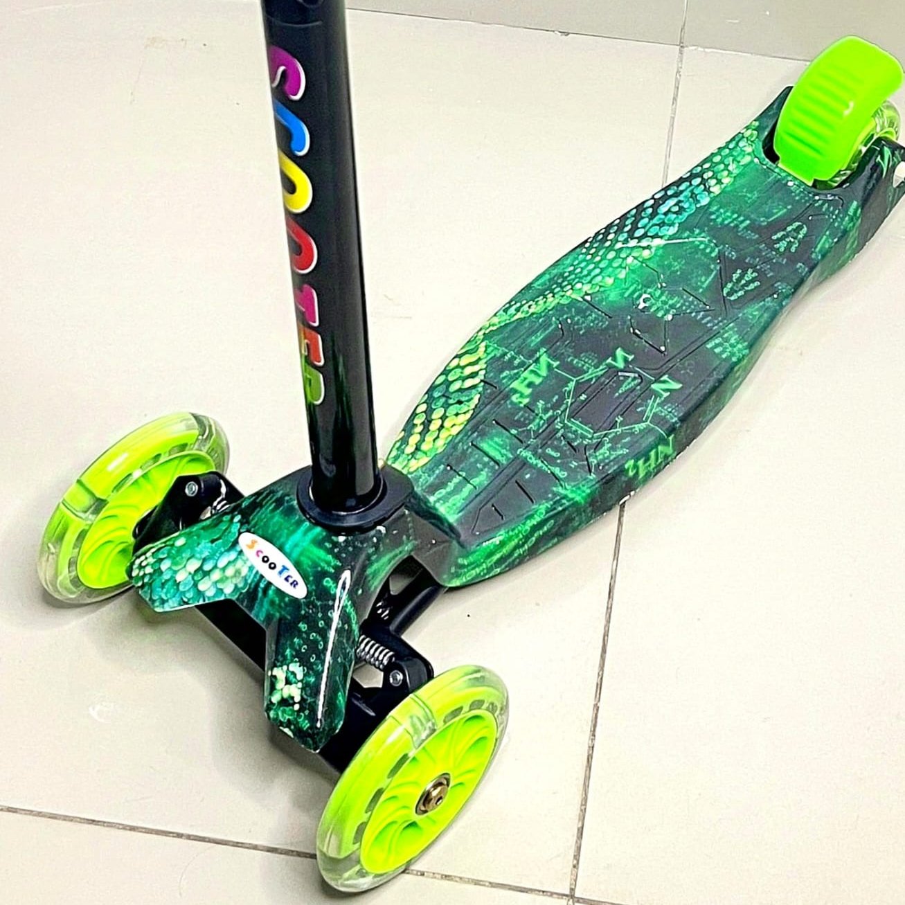 PATINETA SCOOTER ESTAMPADA  CON LUCES EN LAS RUEDAS