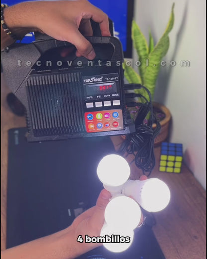 Planta Solar 10 en 1: Sistema de Energía Dual (Solar/AC) con Radio FM, Bluetooth, USB, Linterna, Reflector, 3 Bombillas LED y Función Power Bank 5V para Carga de Celulares - Ideal para Zonas sin Red Eléctrica.